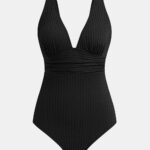 مایو یک‌تکه Cupshe مدل Black Ginger Ribbed & Ruched – مشکی، کبریتی و فرم‌دهنده با یقه هفت عمیق